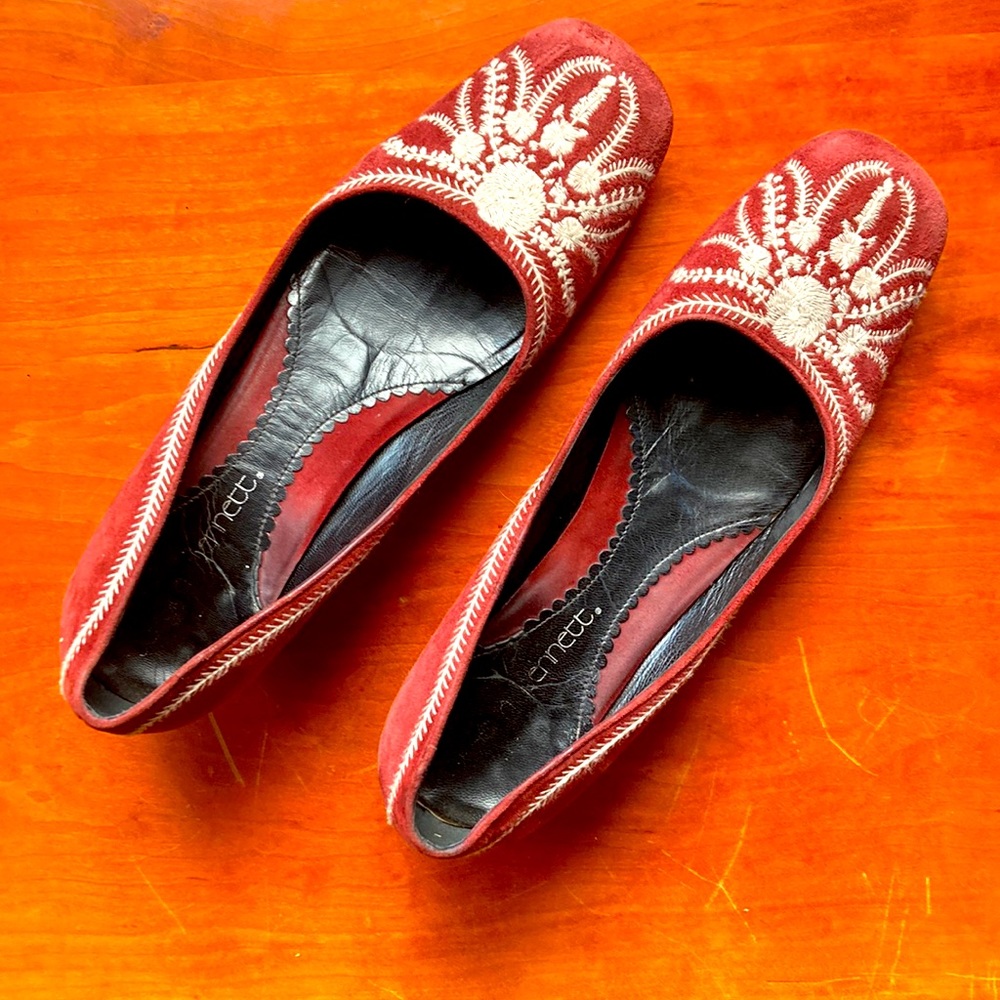 Jessica Bennet kitten heel pumps; size 9. Burgundy suede with cream embroidery.